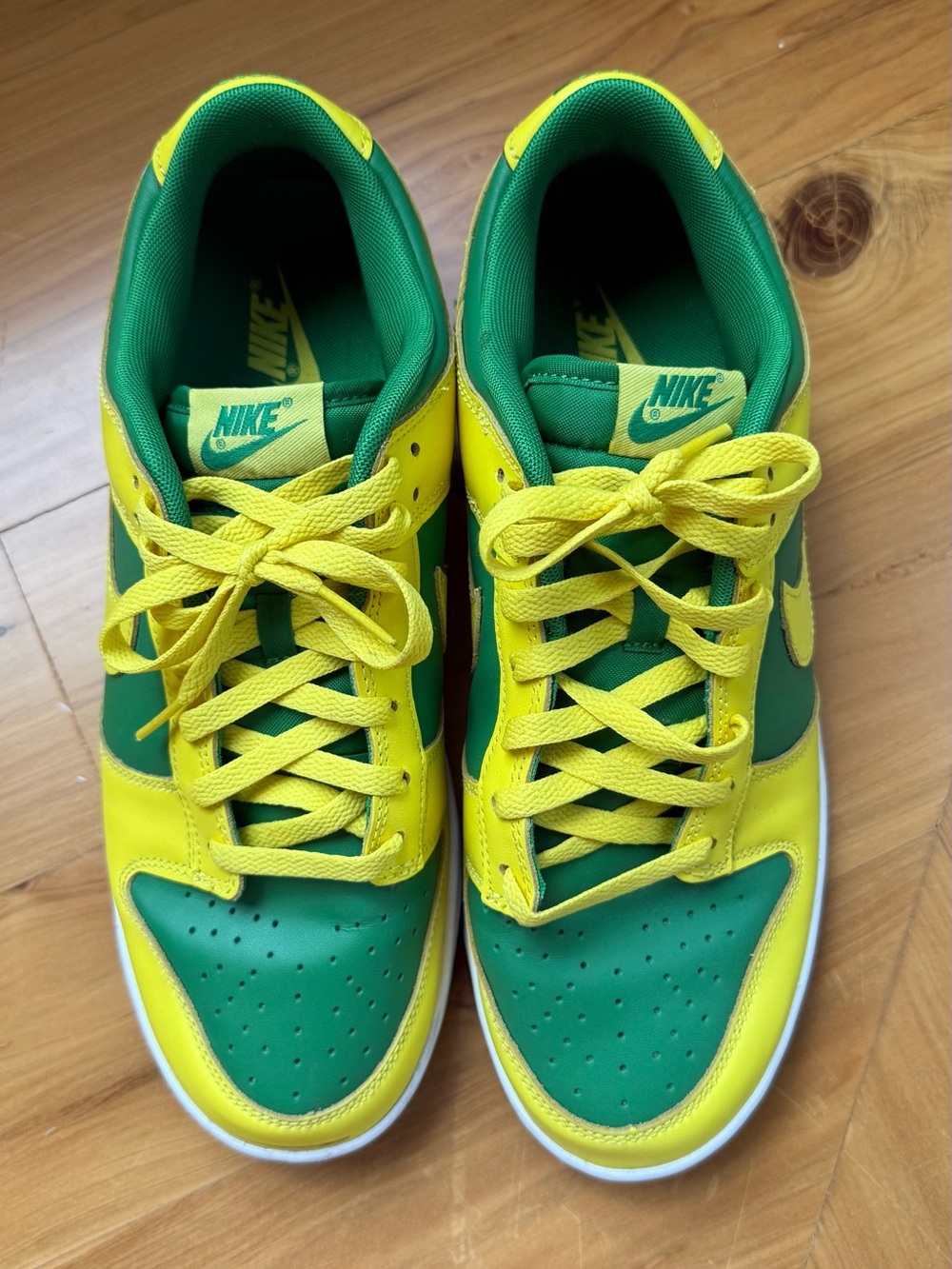 Nike Dunks “Reverse Brazil” - Picture 3 of 5
